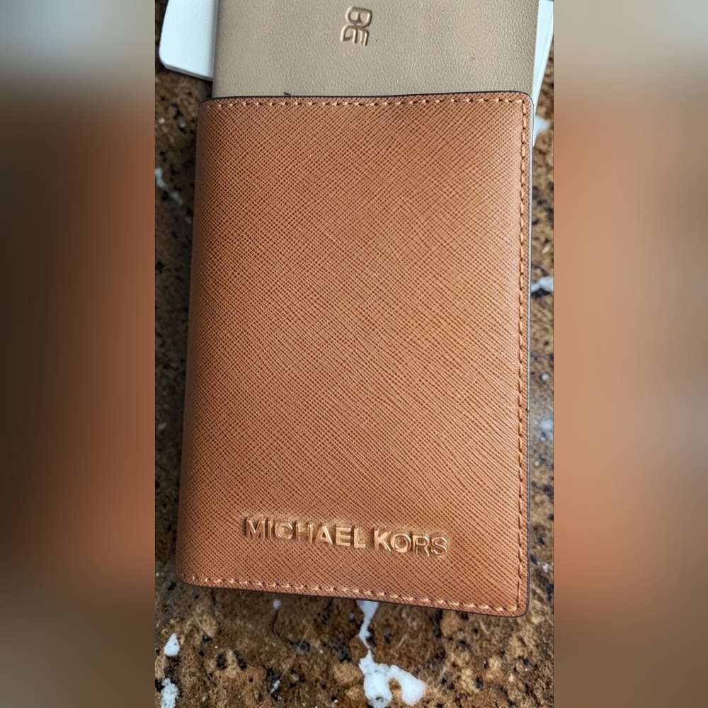 Michael Kors Jet Set Travel Saffiano Leather Passport Holder NWOT